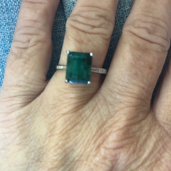 Jewelry - Emerald and diamond ring